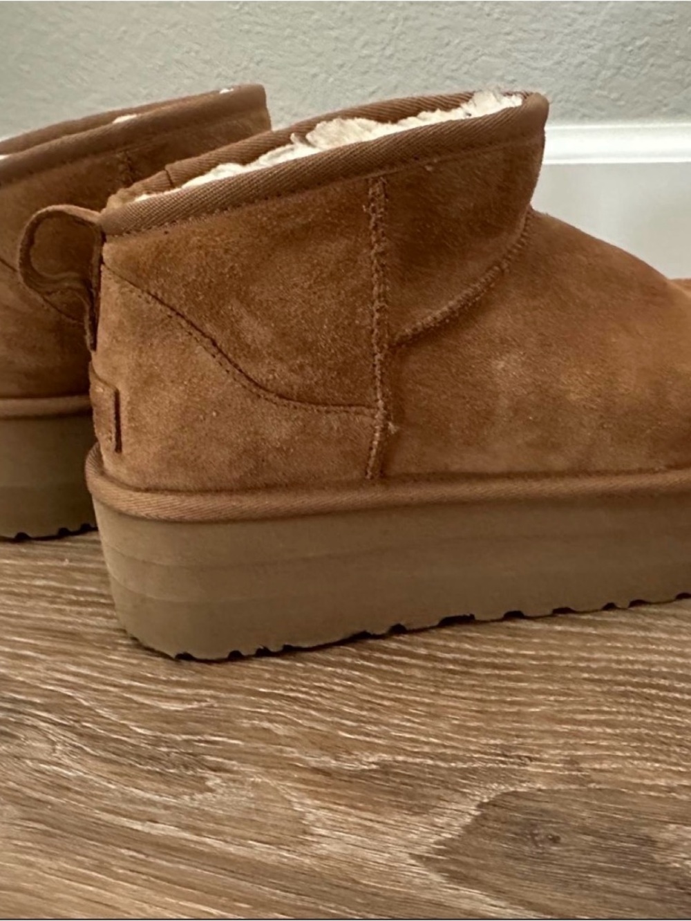UGG Women's Suede Shearling-Lined Platform Mini Boot women sz 8 - Chestnut Brown